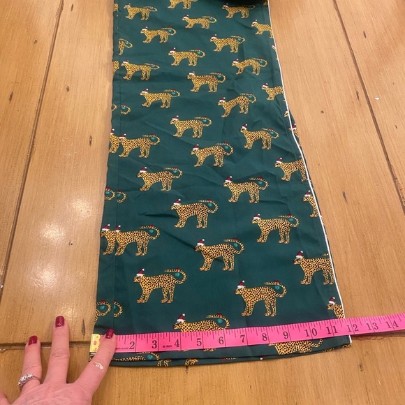 Women’s Pajama Set Cougar Animal Print Santa Holiday Novelty New Size medium - Picture 11 of 16